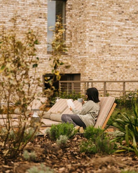 Easy, breezy rooftop living. The Draper’s garden...