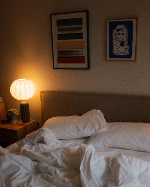 The art of feeling at home ☁️⁠
⁠
A good book,...