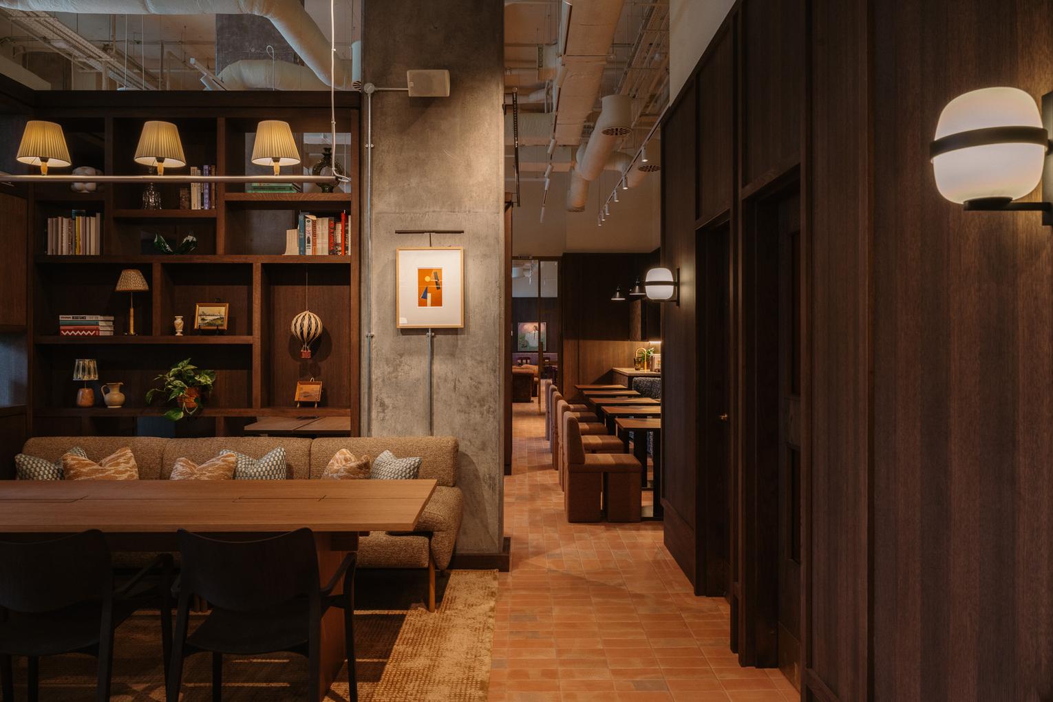 Image W O L. L C A. The Draper. E C H 6