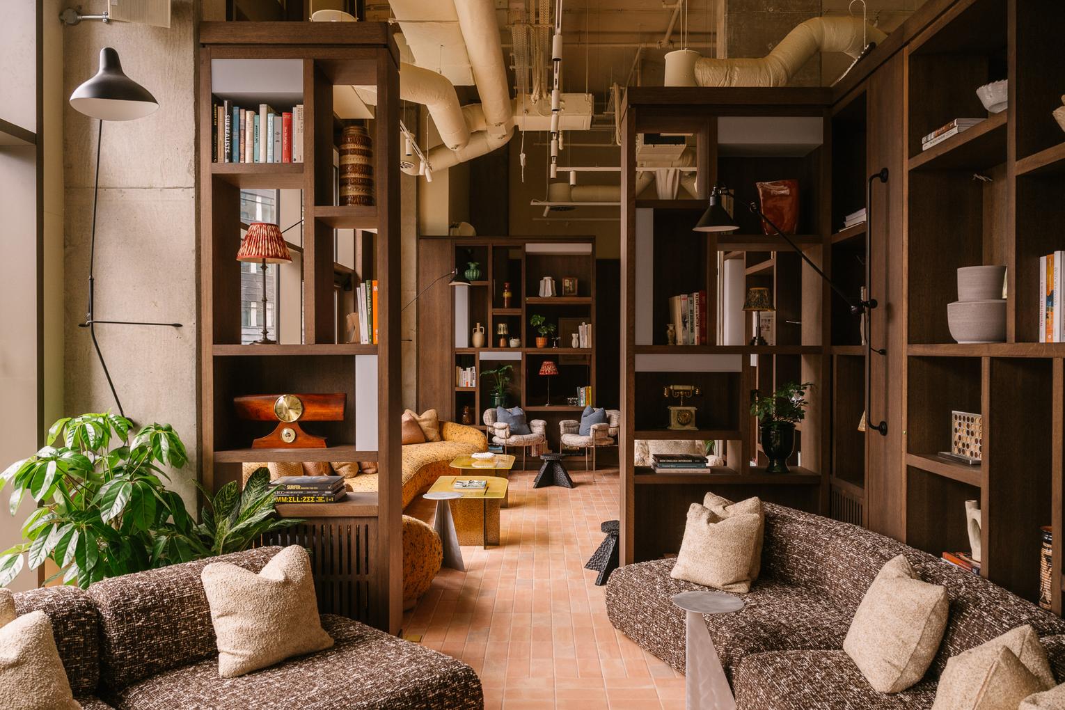 Image W O L. L C A. The Draper. E C H 21